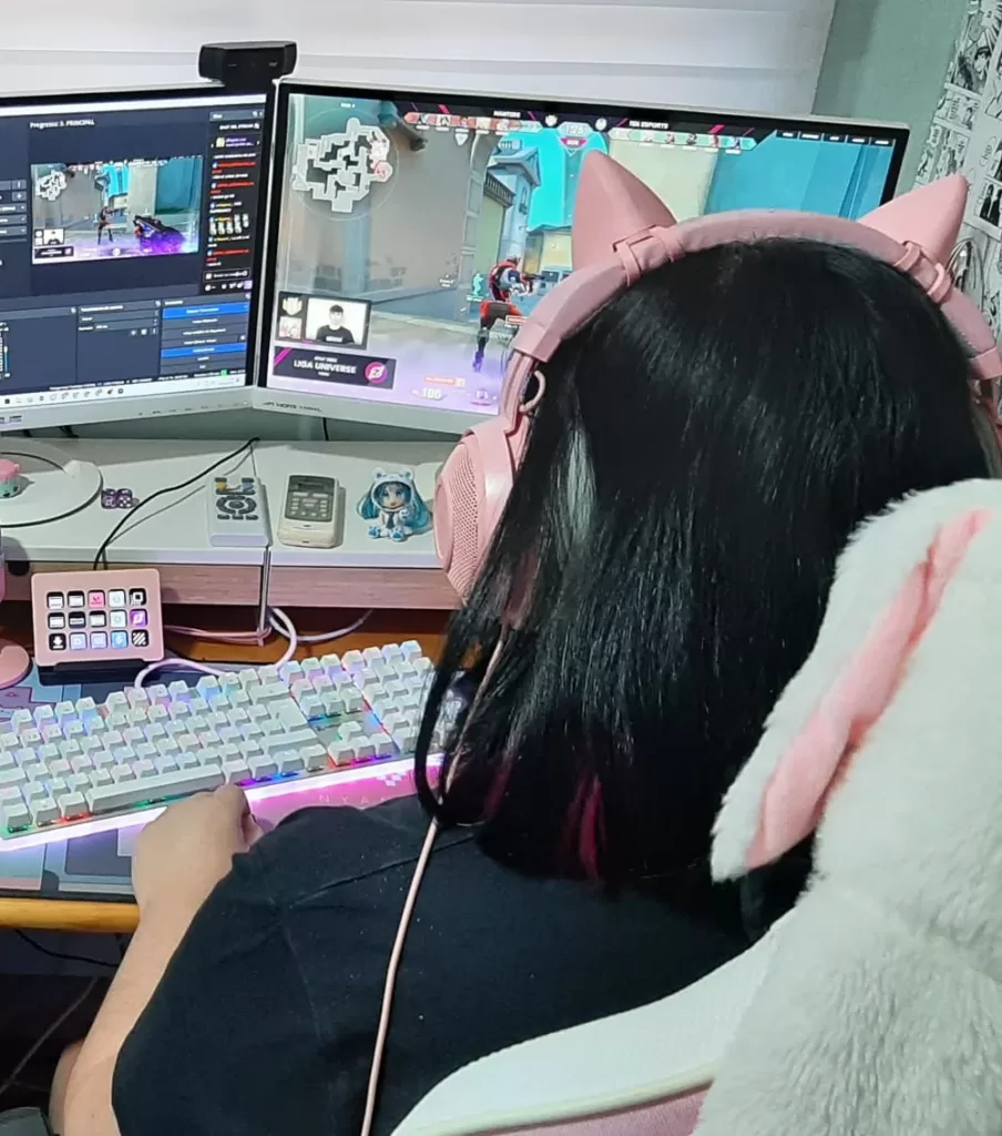 Picture of Raychel Live Producing on her room setup